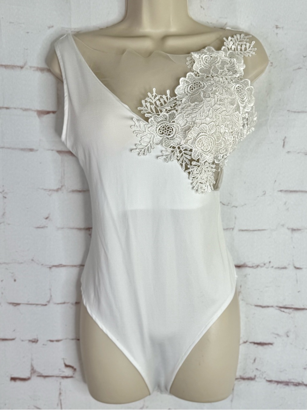 Vintage Coquette Ivory Lace detail V-neck Sleeveless Snap Closure Bodysuit M